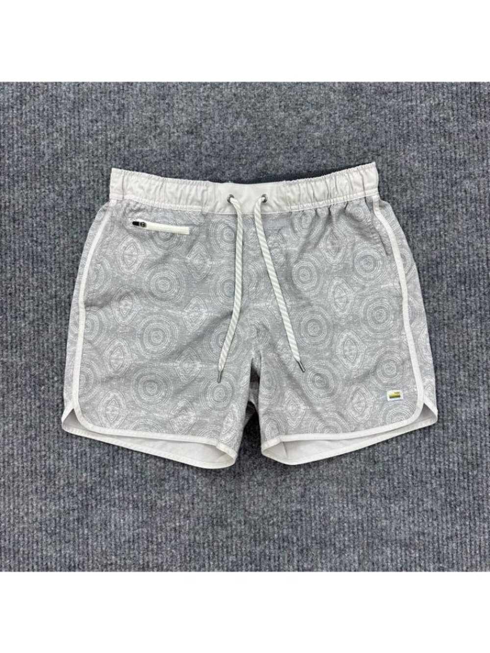 Vuori Banks Shorts Platinum Fresco Pattern 5" Quick Dry Pockets V366 Mens Medium